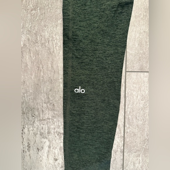 Alo Yoga AloSoft Lounge leggings Size XS Dark Green Heather EUC - Picture 5 of 8